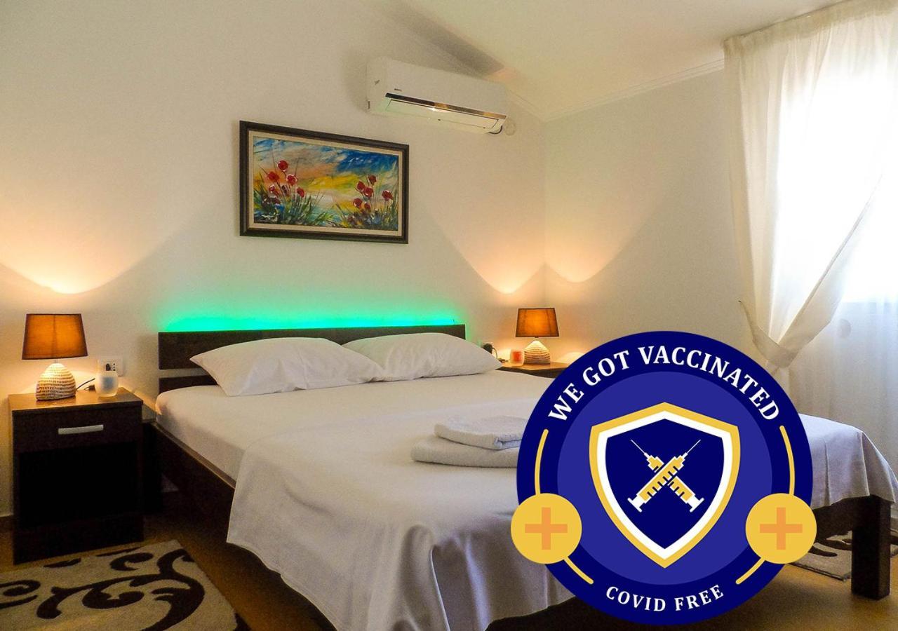 Apartments Miles Утьеха Экстерьер фото