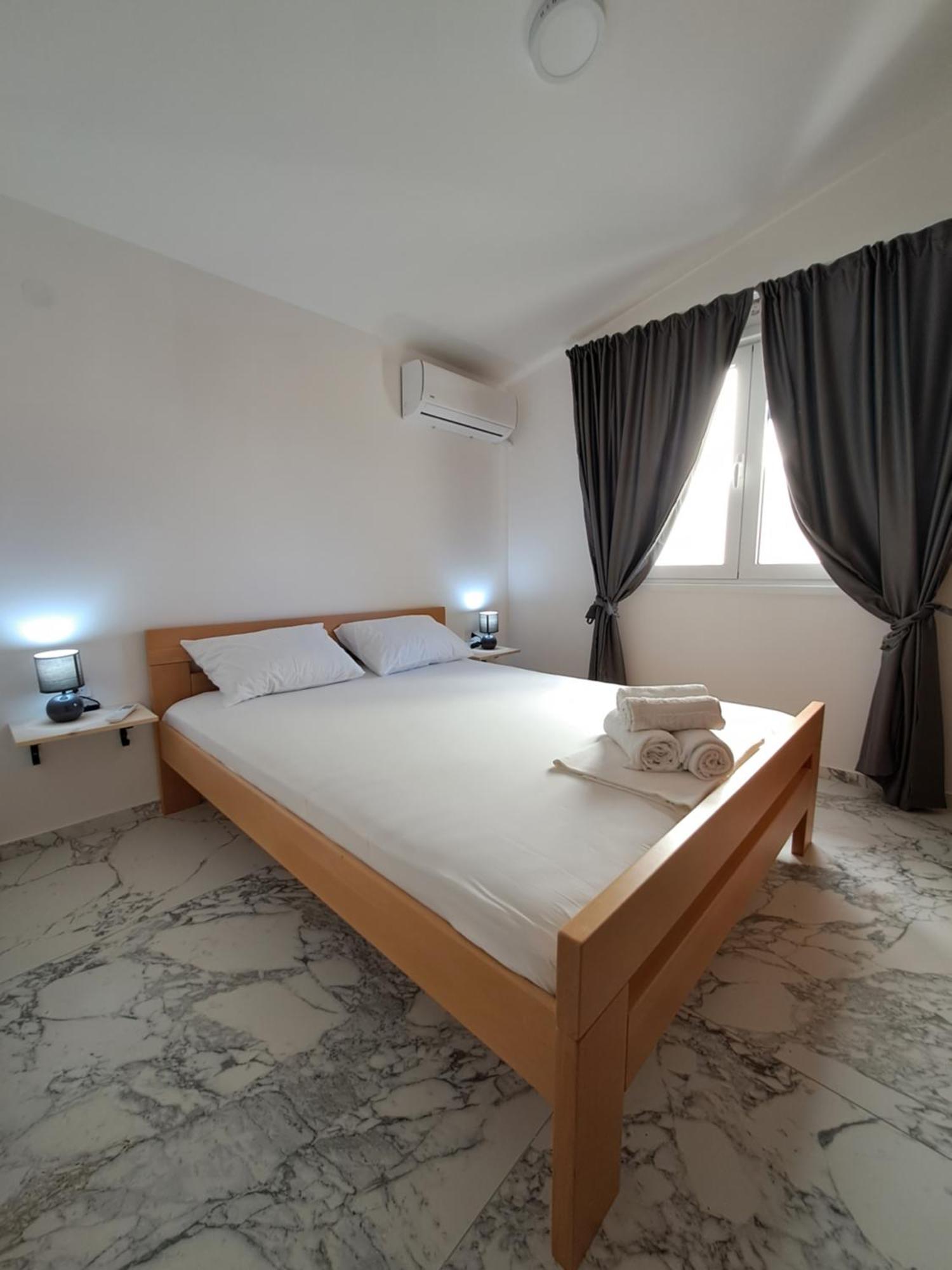 Apartments Miles Утьеха Экстерьер фото