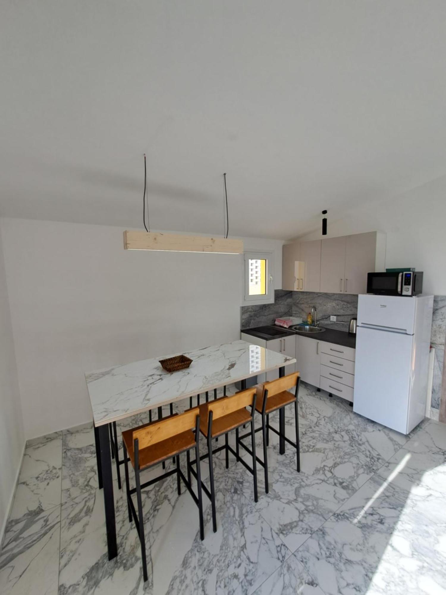 Apartments Miles Утьеха Экстерьер фото