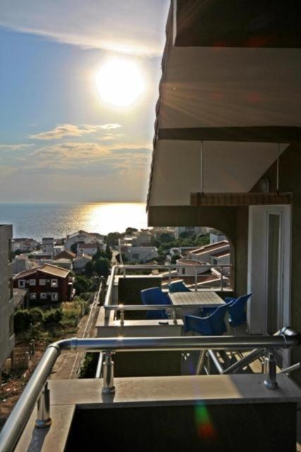 Apartments Miles Утьеха Экстерьер фото