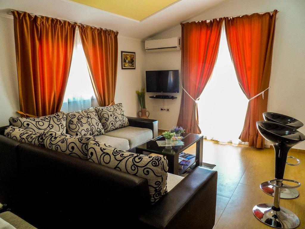 Apartments Miles Утьеха Экстерьер фото
