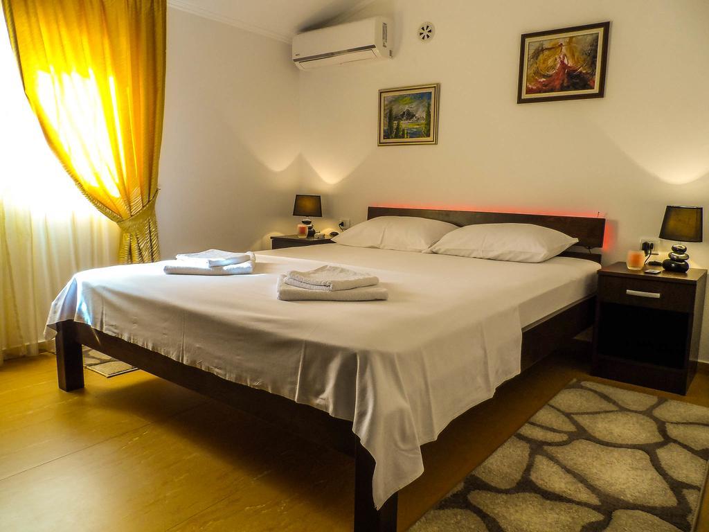 Apartments Miles Утьеха Экстерьер фото