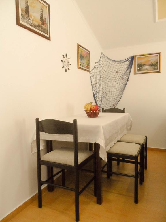Apartments Miles Утьеха Экстерьер фото