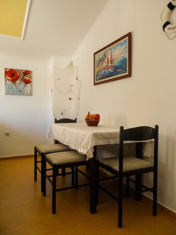 Apartments Miles Утьеха Экстерьер фото
