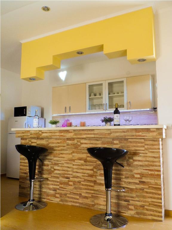 Apartments Miles Утьеха Экстерьер фото